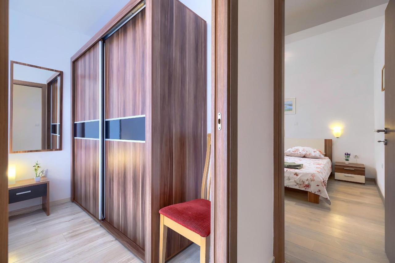 Stylish Flats With Two Bedrooms In Premantura Bagian luar foto