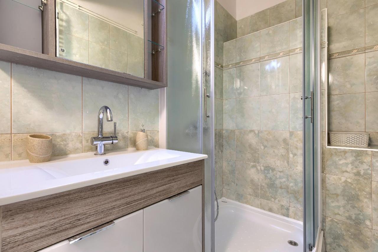 Stylish Flats With Two Bedrooms In Premantura Bagian luar foto