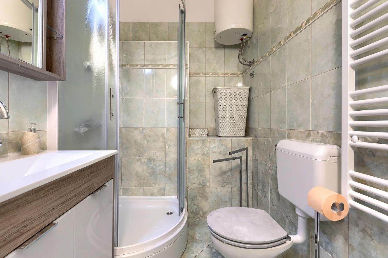Stylish Flats With Two Bedrooms In Premantura Bagian luar foto