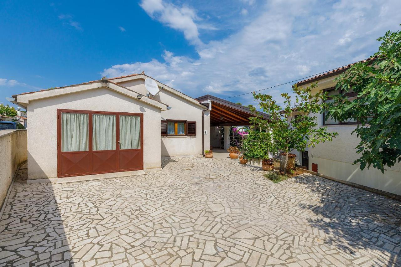 Stylish Flats With Two Bedrooms In Premantura Bagian luar foto