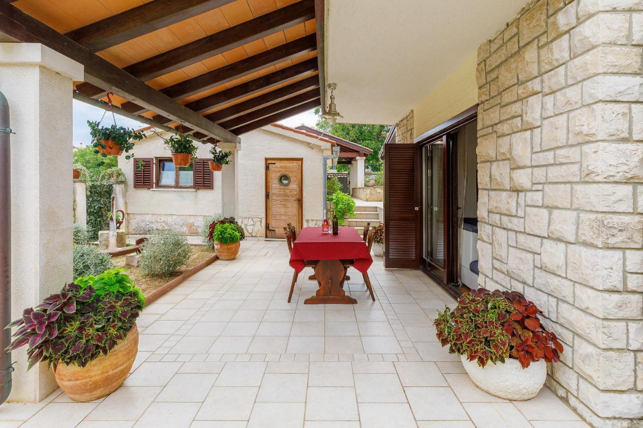 Stylish Flats With Two Bedrooms In Premantura Bagian luar foto