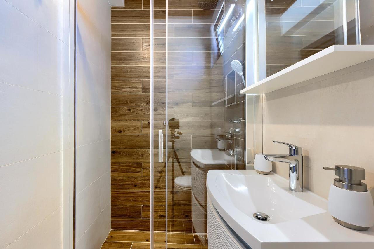 Stylish Flats With Two Bedrooms In Premantura Bagian luar foto